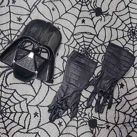 Darth Vader Mask & Gloves - Picture 1 of 3